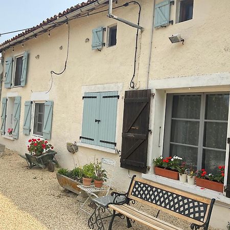Bed and Breakfast Le Jardin De Rose 24 Feuillebert Romagne 86700 Exterior foto