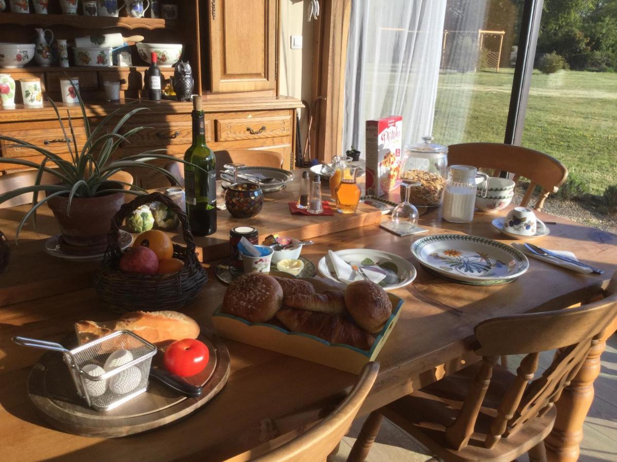 Bed and Breakfast Le Jardin De Rose 24 Feuillebert Romagne 86700 Exterior foto