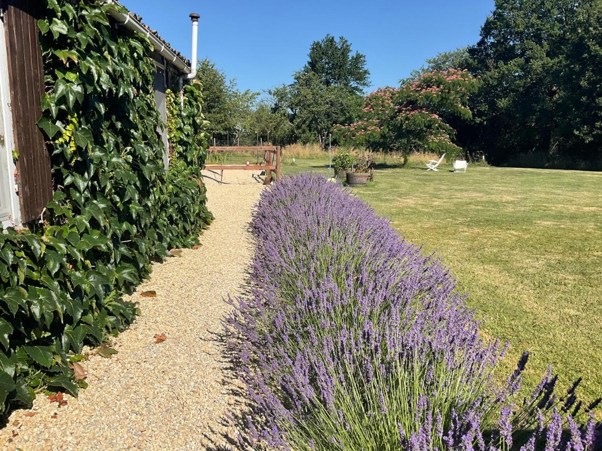 Bed and Breakfast Le Jardin De Rose 24 Feuillebert Romagne 86700 Exterior foto