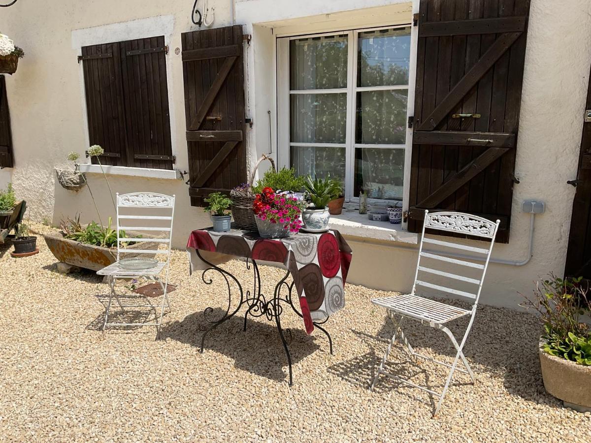 Bed and Breakfast Le Jardin De Rose 24 Feuillebert Romagne 86700 Exterior foto