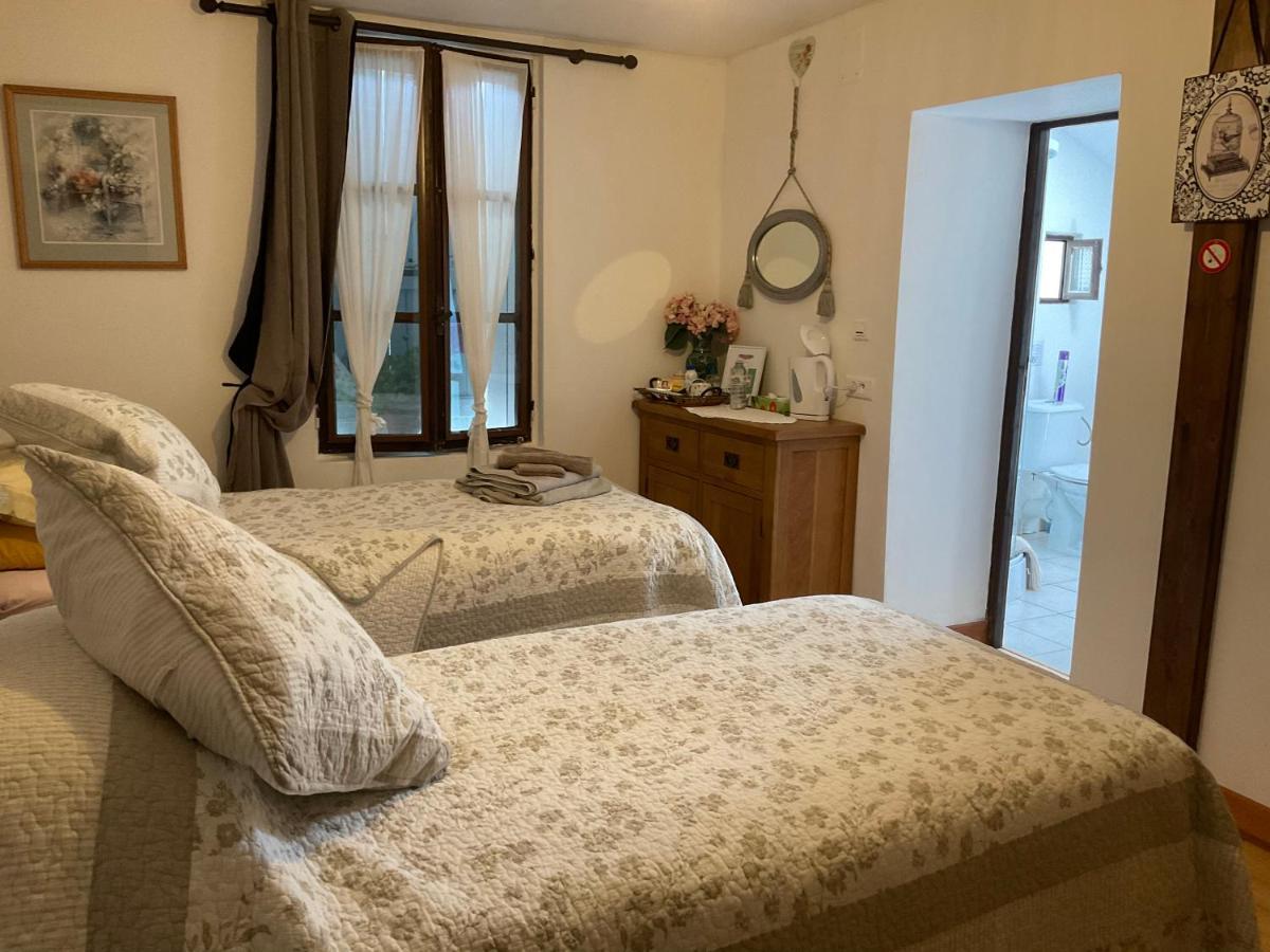 Bed and Breakfast Le Jardin De Rose 24 Feuillebert Romagne 86700 Exterior foto