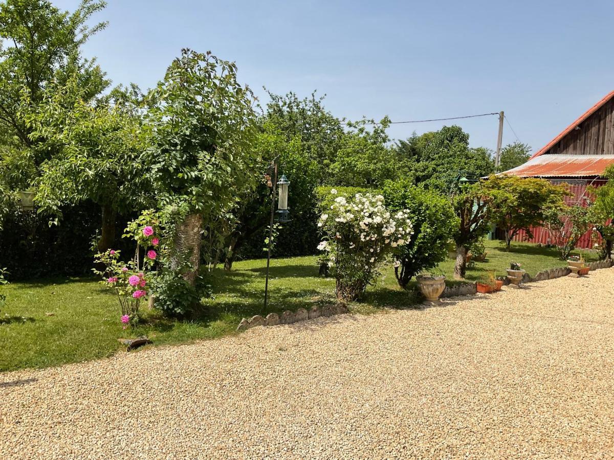 Bed and Breakfast Le Jardin De Rose 24 Feuillebert Romagne 86700 Exterior foto