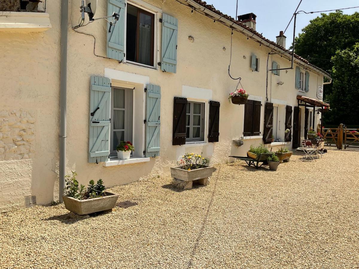 Bed and Breakfast Le Jardin De Rose 24 Feuillebert Romagne 86700 Exterior foto