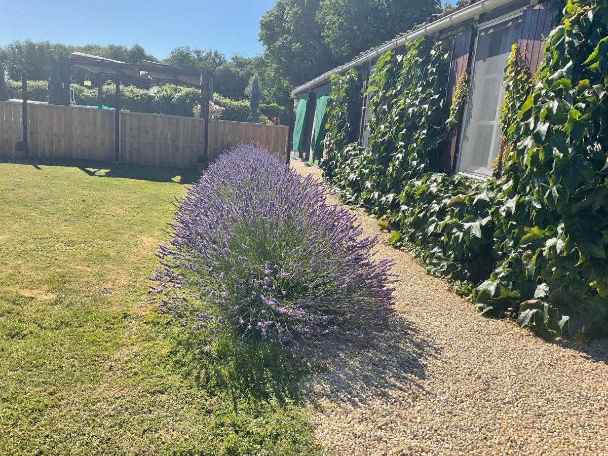 Bed and Breakfast Le Jardin De Rose 24 Feuillebert Romagne 86700 Exterior foto