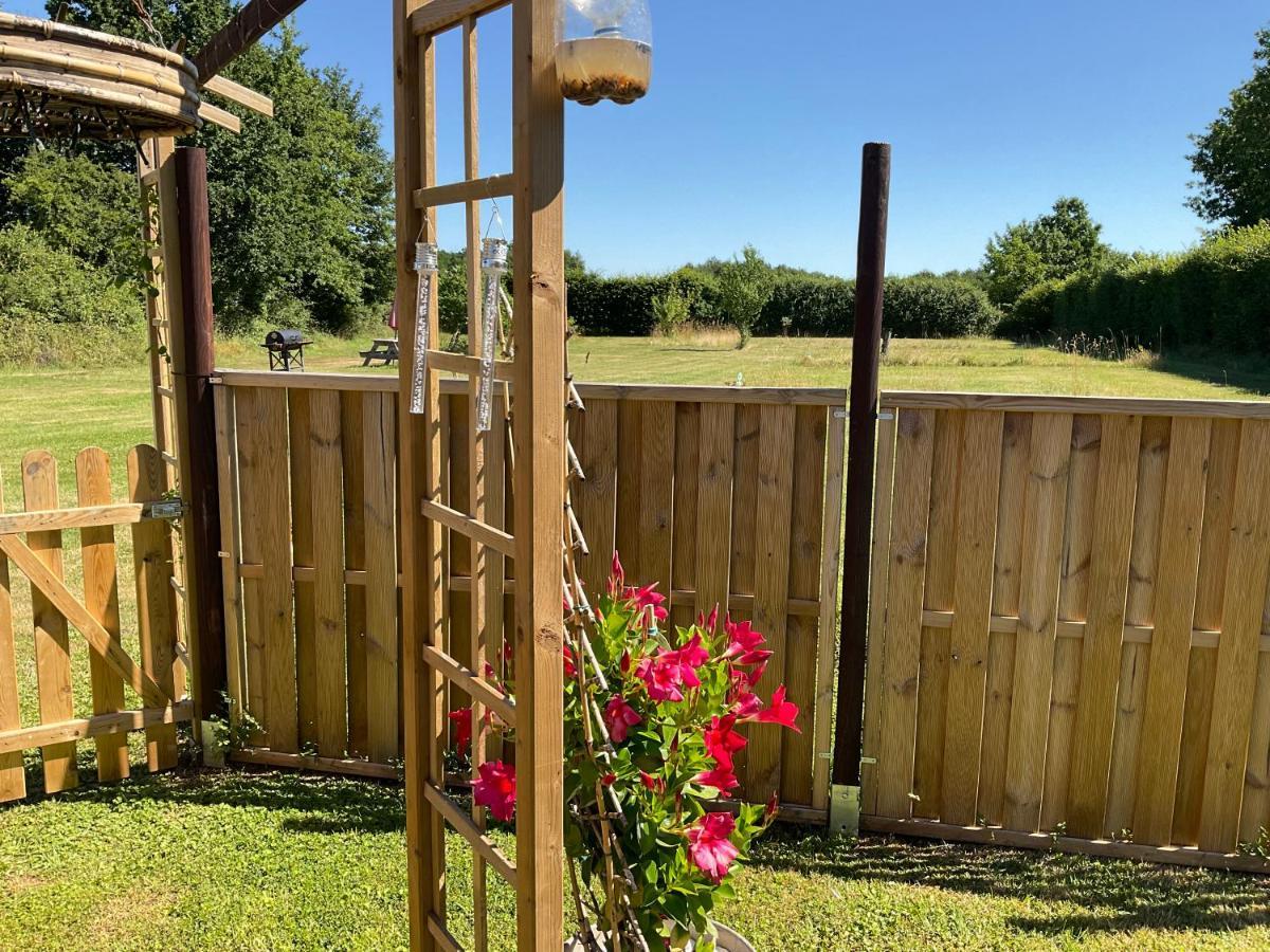 Bed and Breakfast Le Jardin De Rose 24 Feuillebert Romagne 86700 Exterior foto