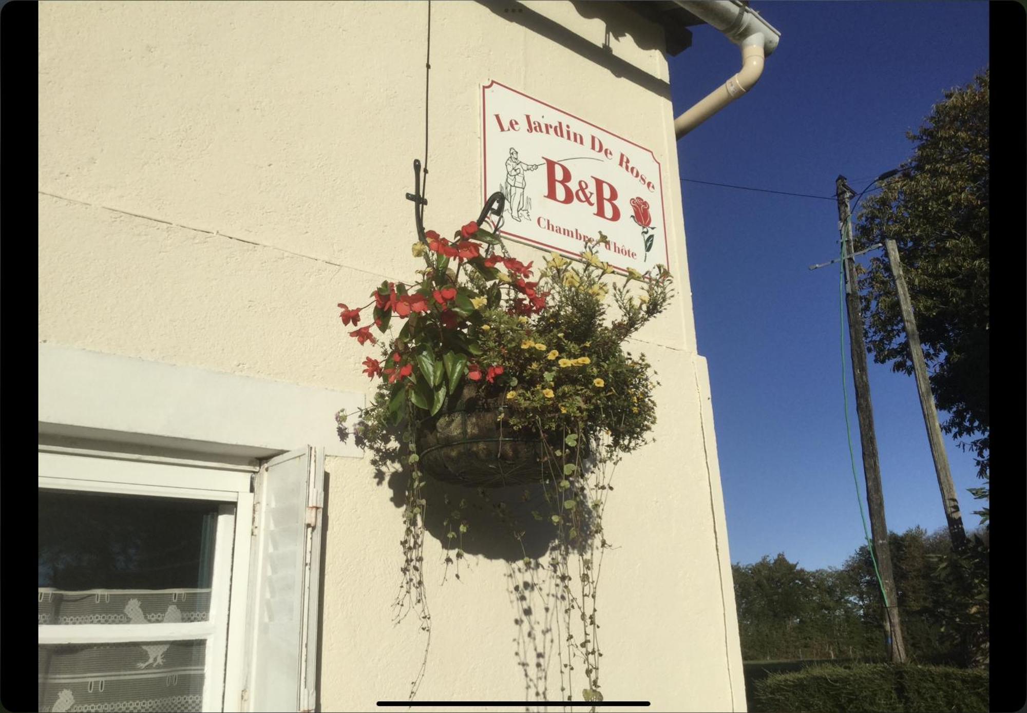 Bed and Breakfast Le Jardin De Rose 24 Feuillebert Romagne 86700 Exterior foto